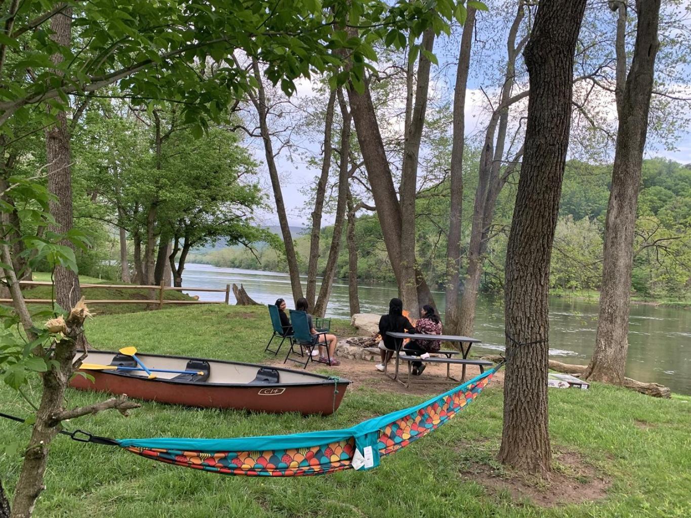 Bear Valley- Riverfront With Hot Tub! 卢雷 外观 照片
